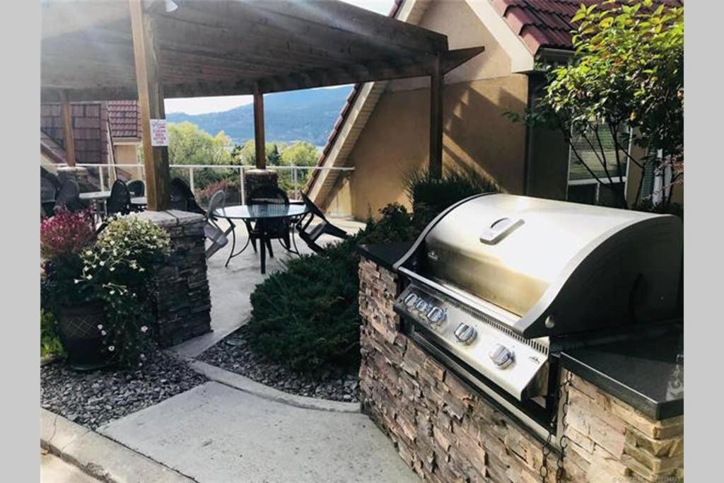 Tranquil Waterfront Condo Kelowna Exterior foto